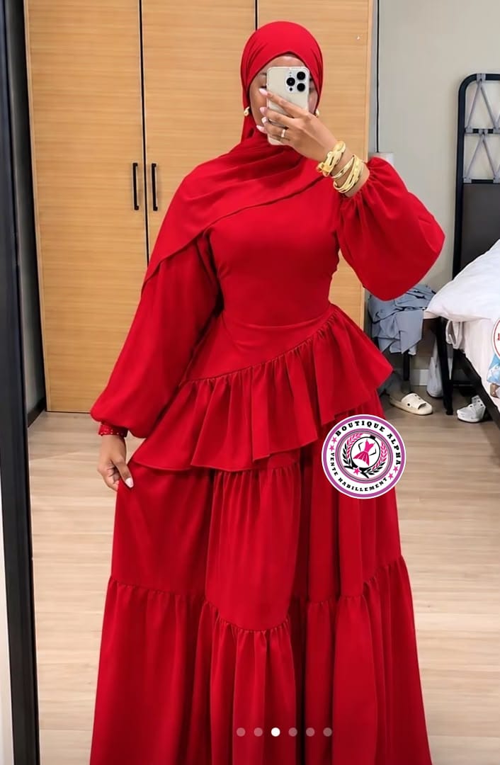 Robe longue à volants et manches amples — Rouge